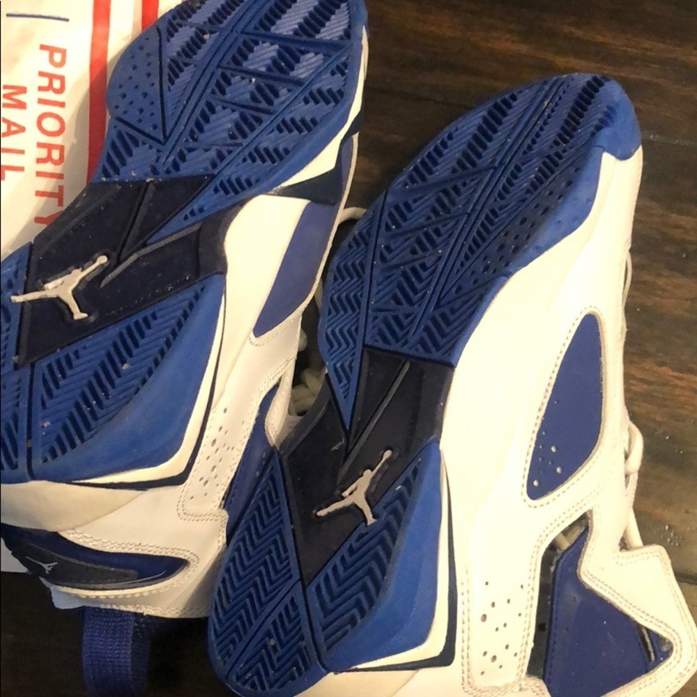Air Jordan high tops 5.5y 🏀 👟 - Picture 3 of 5